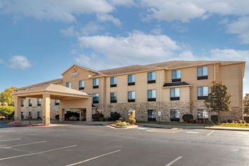 comfort inn and suites russellville i 40