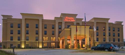 hampton inn and suites pine bluff