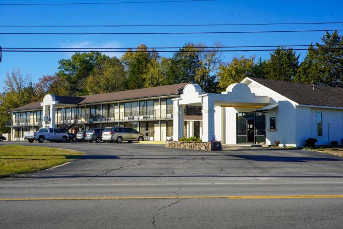 sunset inn clarksville