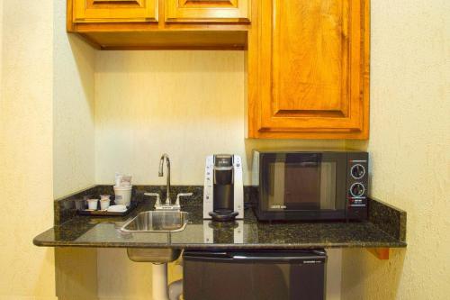 holiday inn express and suites center by ihg