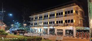 Queen Hotel,,2 star