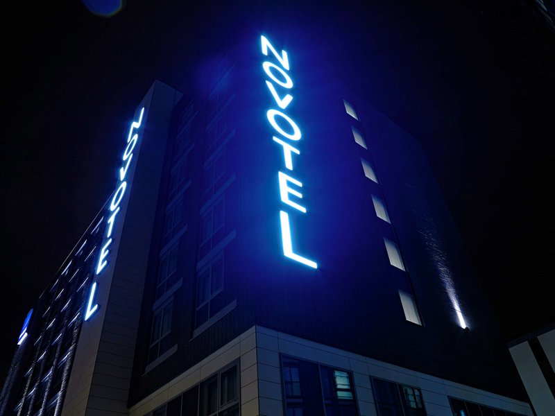 Novotel London Brentford,Near Griffin Park Stadium,4 star