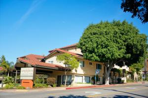 lamplighter inn and suites