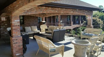 Chalet Inn & Suites Centerport,Greenvale>>Centerport,2 star
