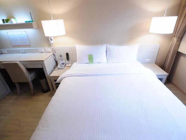 kindness hotel houyi jiuru