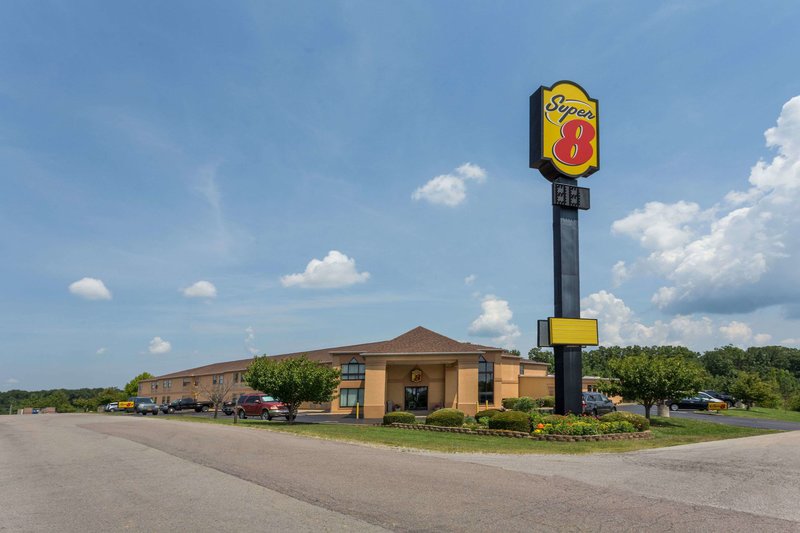Super 8 By Wyndham Dickson