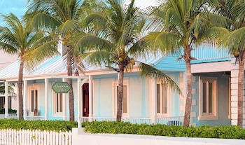 Grand Turk Inn,,3 star