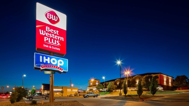 Best Western Plus Country Inn & Suites,Ford>>Dodge City,2.5 star