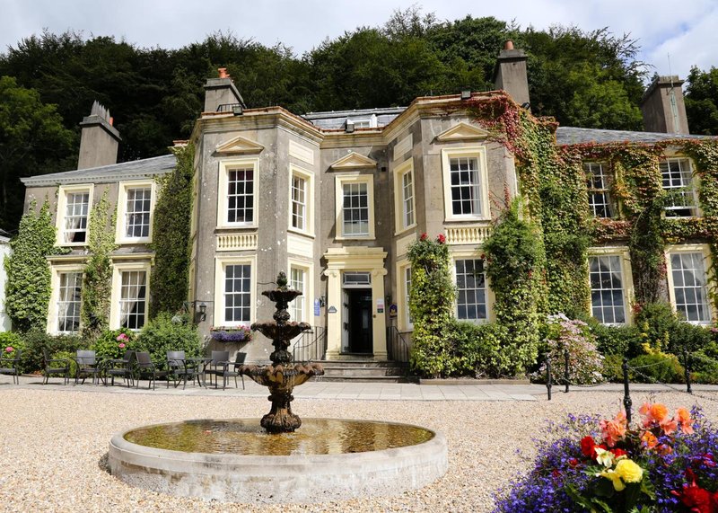 New House Country Hotel,Caerphilly>>Bristol,4 star