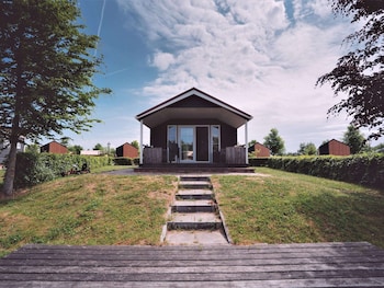 Beautiful Home With A Veranda And Jetty, Located Near A Pond,,3 star