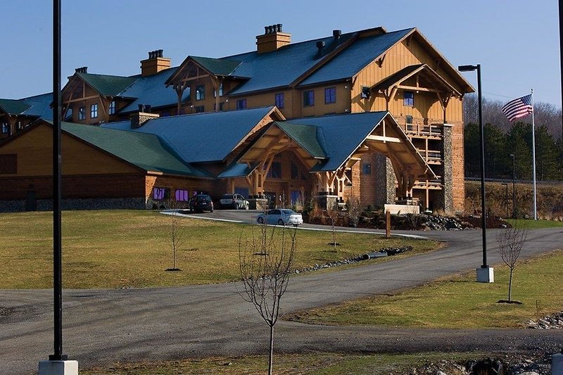 Hope Lake Lodge & Indoor Waterpark