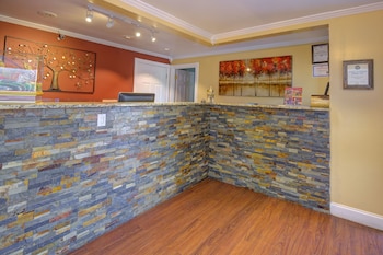 Econo Lodge Sevierville-Pigeon Forge On The River,,2 star