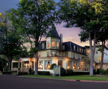 Stafford's Bay View Inn,Bear Creek Township>>Bay View,3 star