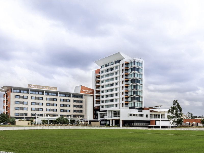 Mercure Sydney Liverpool,Catherine Field>>Camden Park,4.5 star