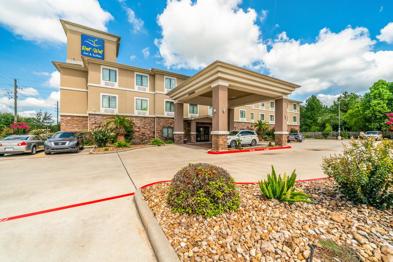Rest Well Inn & Suites,222 Airtex Boulevard,3 star