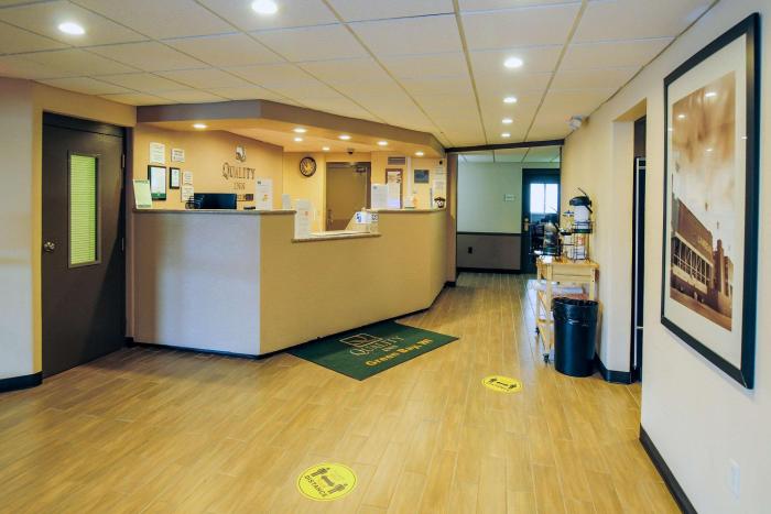 quality inn stadium area