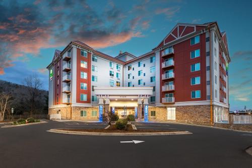 Holiday Inn Express & Suites Asheville Downtown By Ihg,Near U.S. Cellular Center,3 star