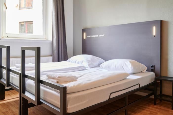 aando hamburg reeperbahn hostel