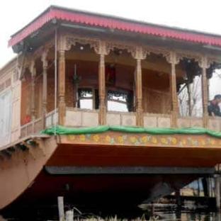 Starling Houseboat