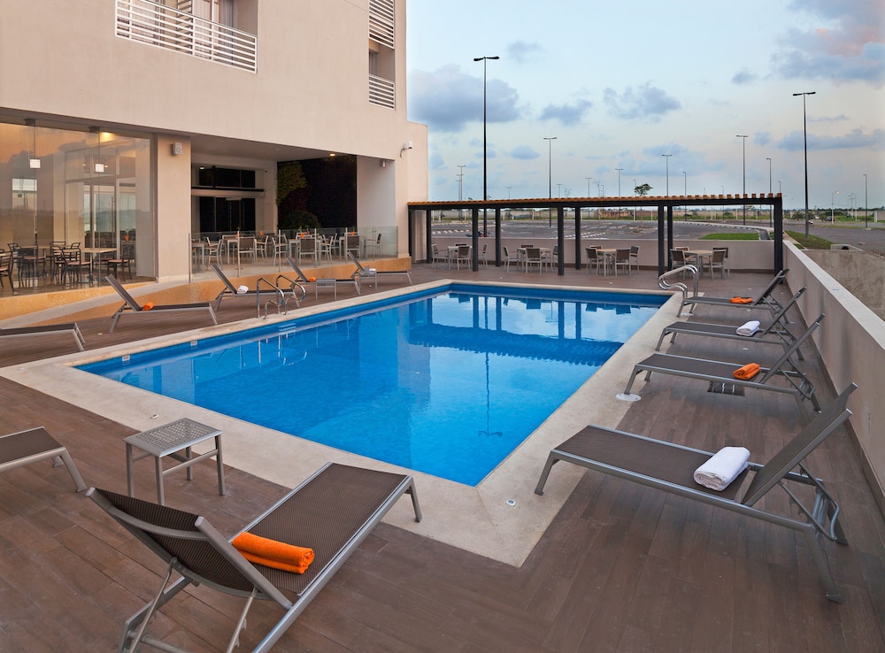 Yes Inn Nuevo Veracruz,Coatzacoalcos>>Coatepec,3 star
