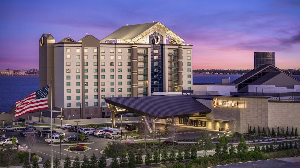 Horseshoe Lake Charles,Near North Beach Interstate 10,4 star