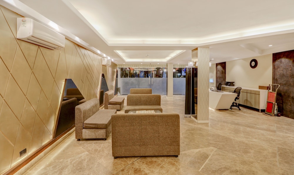 treebo radhe palace lake town