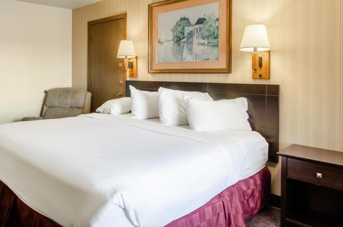Guesthouse Inn & Suites Fort Collins,,2 star