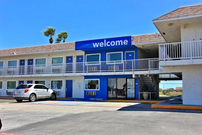 motel 6 corpus christi east north padre
