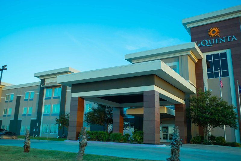 La Quinta Inn Suites By Wyndham Karnes City Kenedy