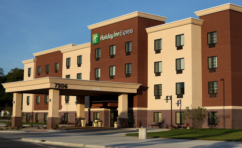 holiday inn express and suites omaha south ralston