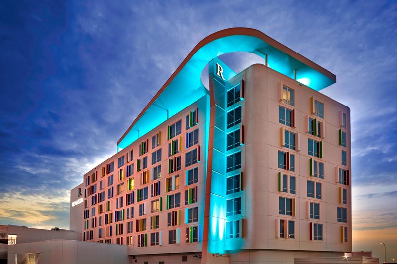 Renaissance Edmonton Airport Hotel,Edmonton>>Calmar,4 star