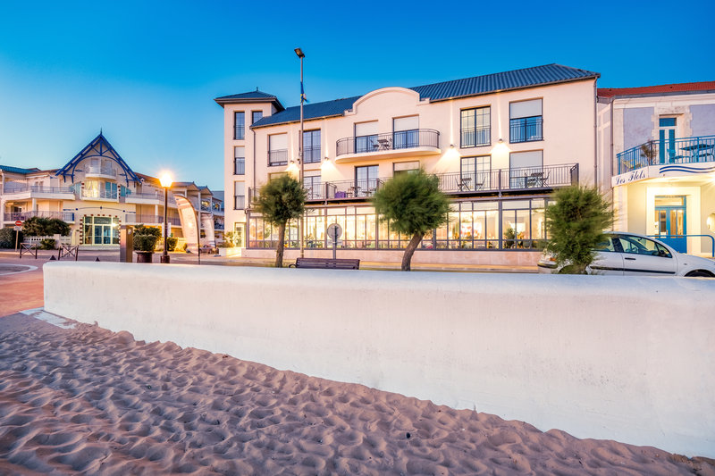 hotel les flots chatelaillon plage