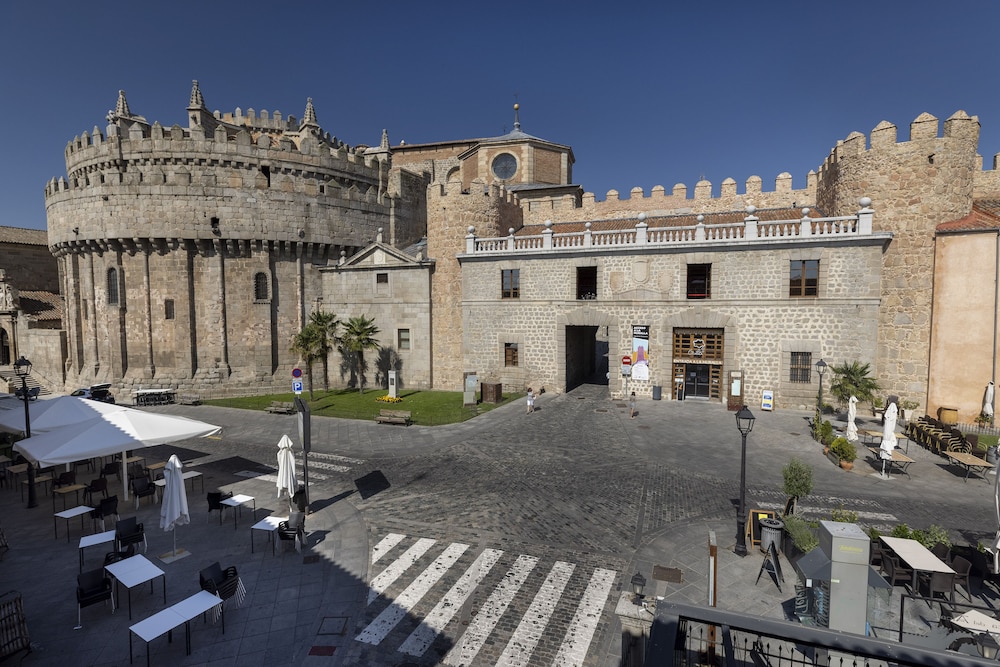 Hostal-Restaurante Puerta Del Alcázar,Ávila>>Avila,2 star