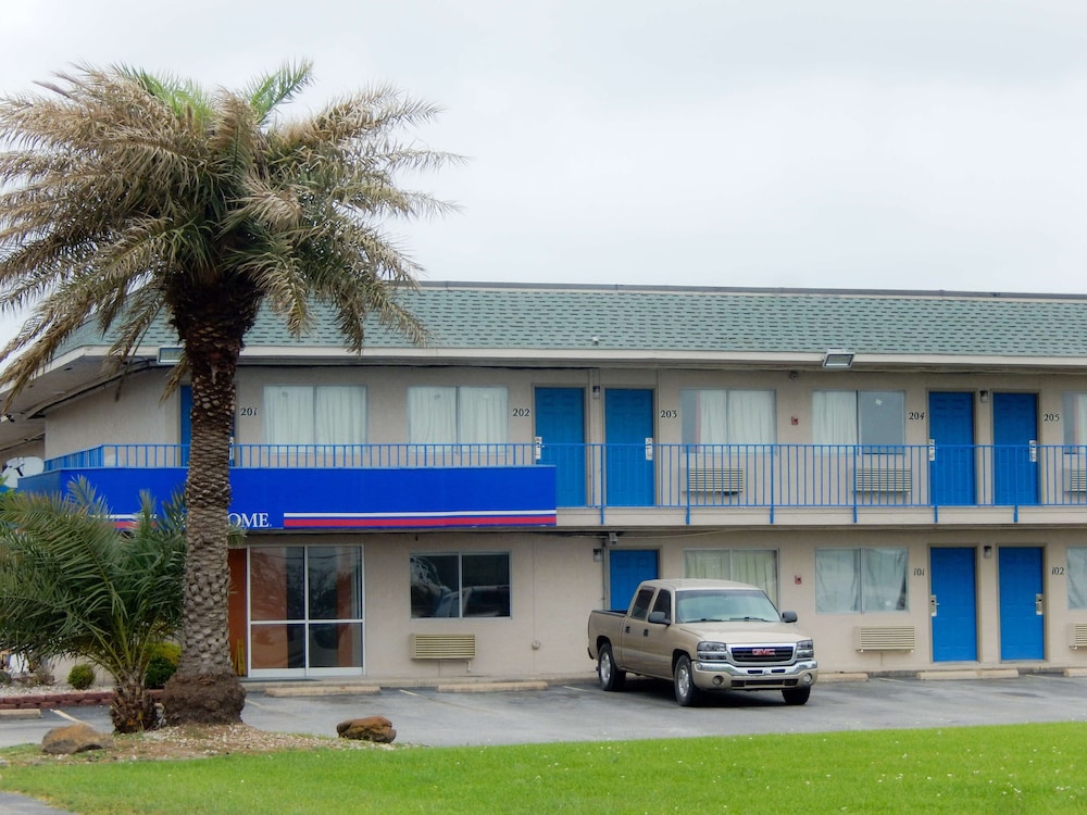 Motel 6 Clute, Tx