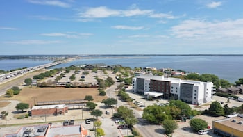 holiday inn express and suites garland e lake hubbard i30