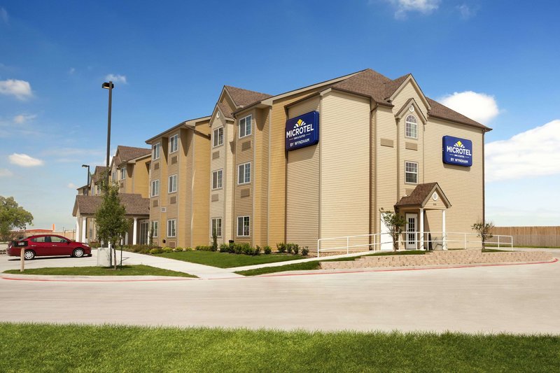 Microtel Inn & Suites By Wyndham Kenedy/Karnes City,Fresno>>Beeville,2 star