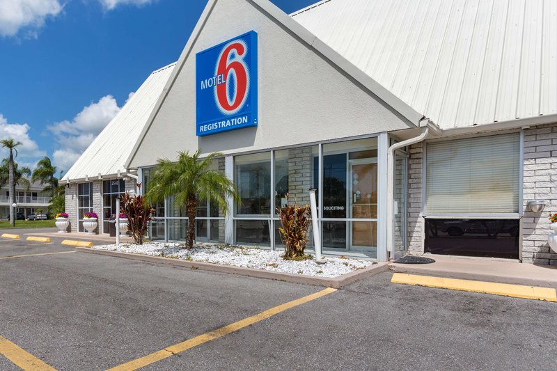 motel 6 englewood fl
