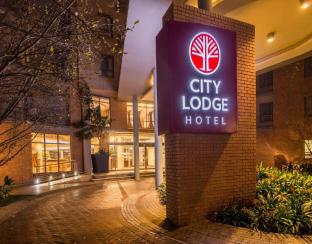 city lodge hotel lynnwood
