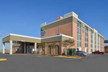 hol inn exp and suites shreveport downtown