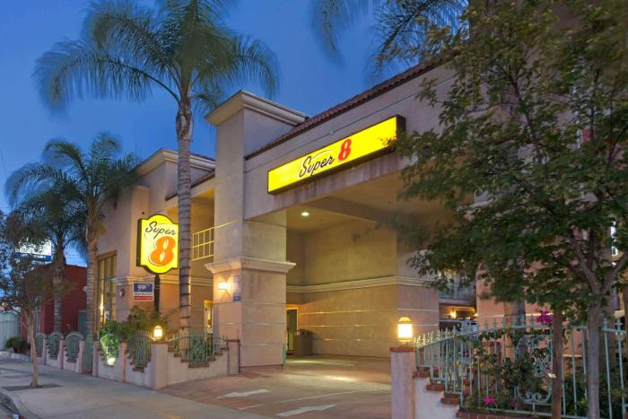 Super 8 By Wyndham North Hollywood