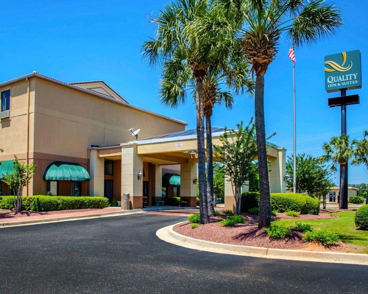 quality inn and suites at airport blvd i 65