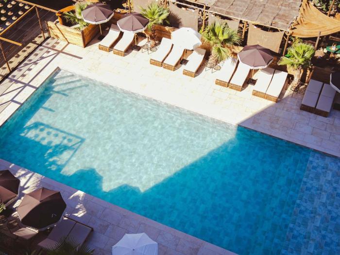 Novotel Avignon Nord,,4 star