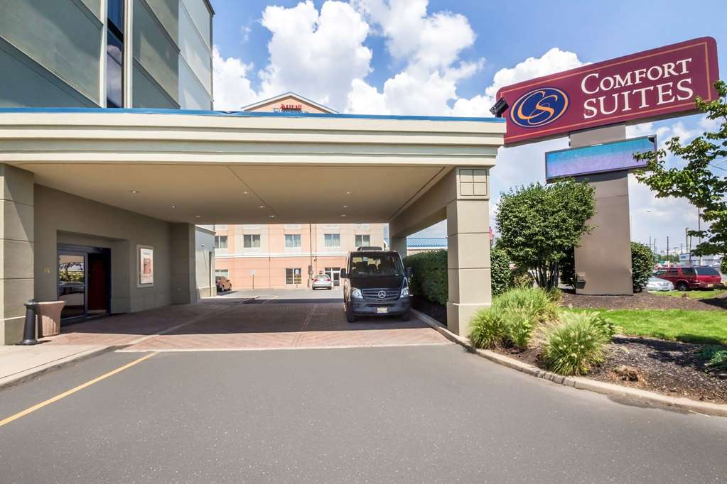 Comfort Suites At Woodbridge,New Jersey>>Avenel,3 star