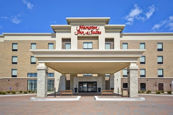 hampton inn and suites detroit warren