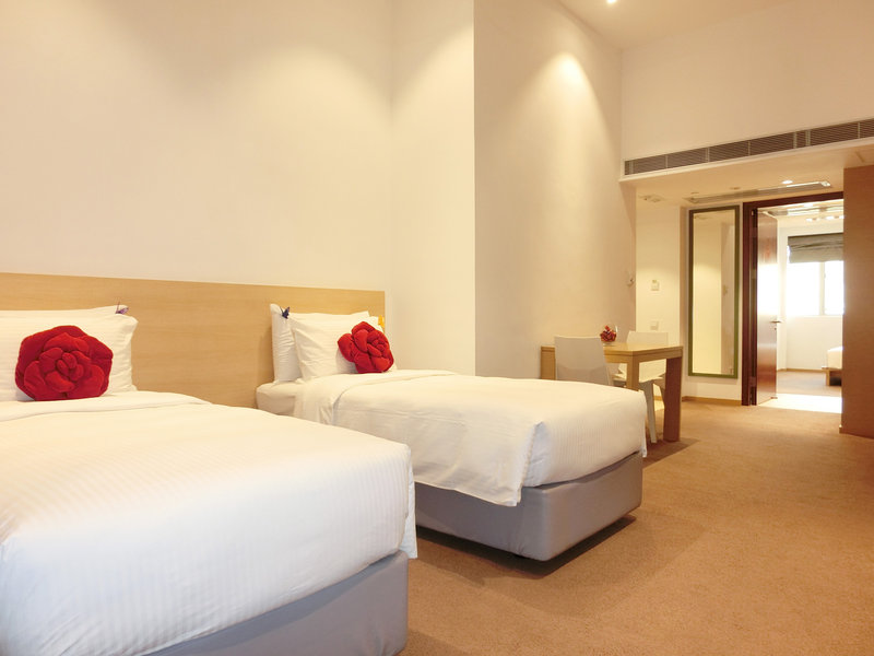 Dash Living On Prat,,4 star