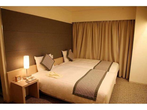 hamilton hotel red