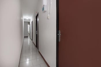 reddoorz near riau junction mall 2