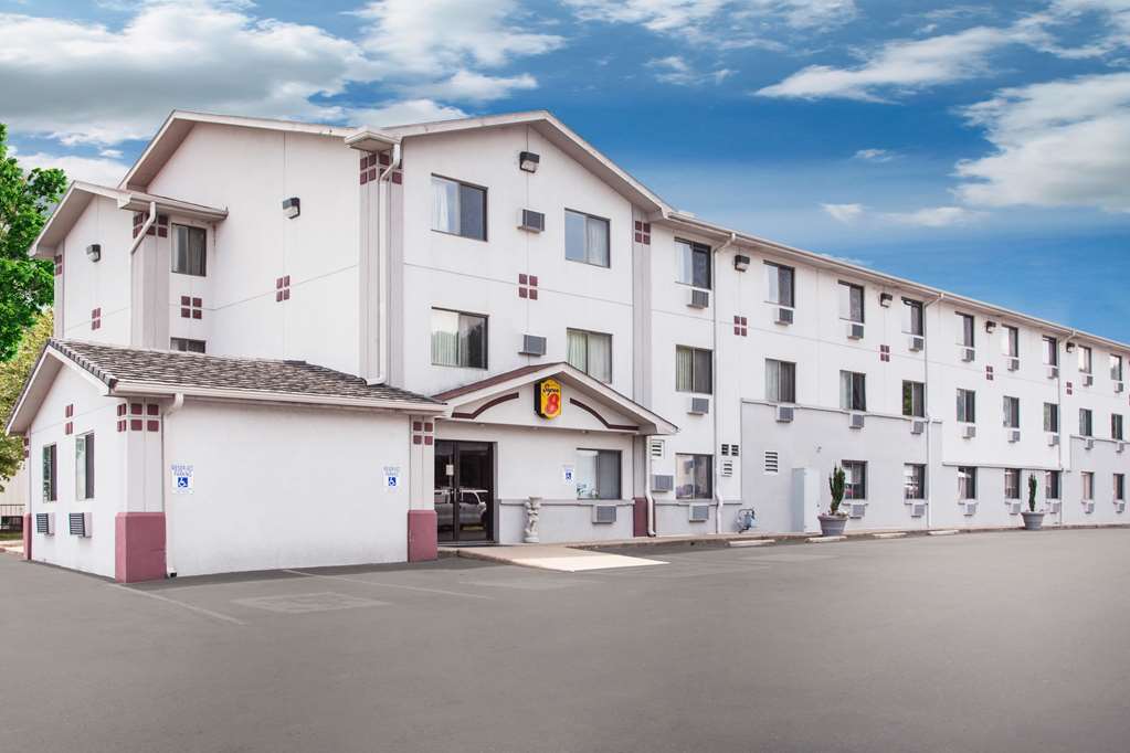 super 8 by wyndham hot springs