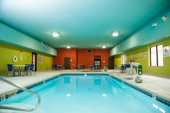 holiday inn express and suites norfolk by ihg