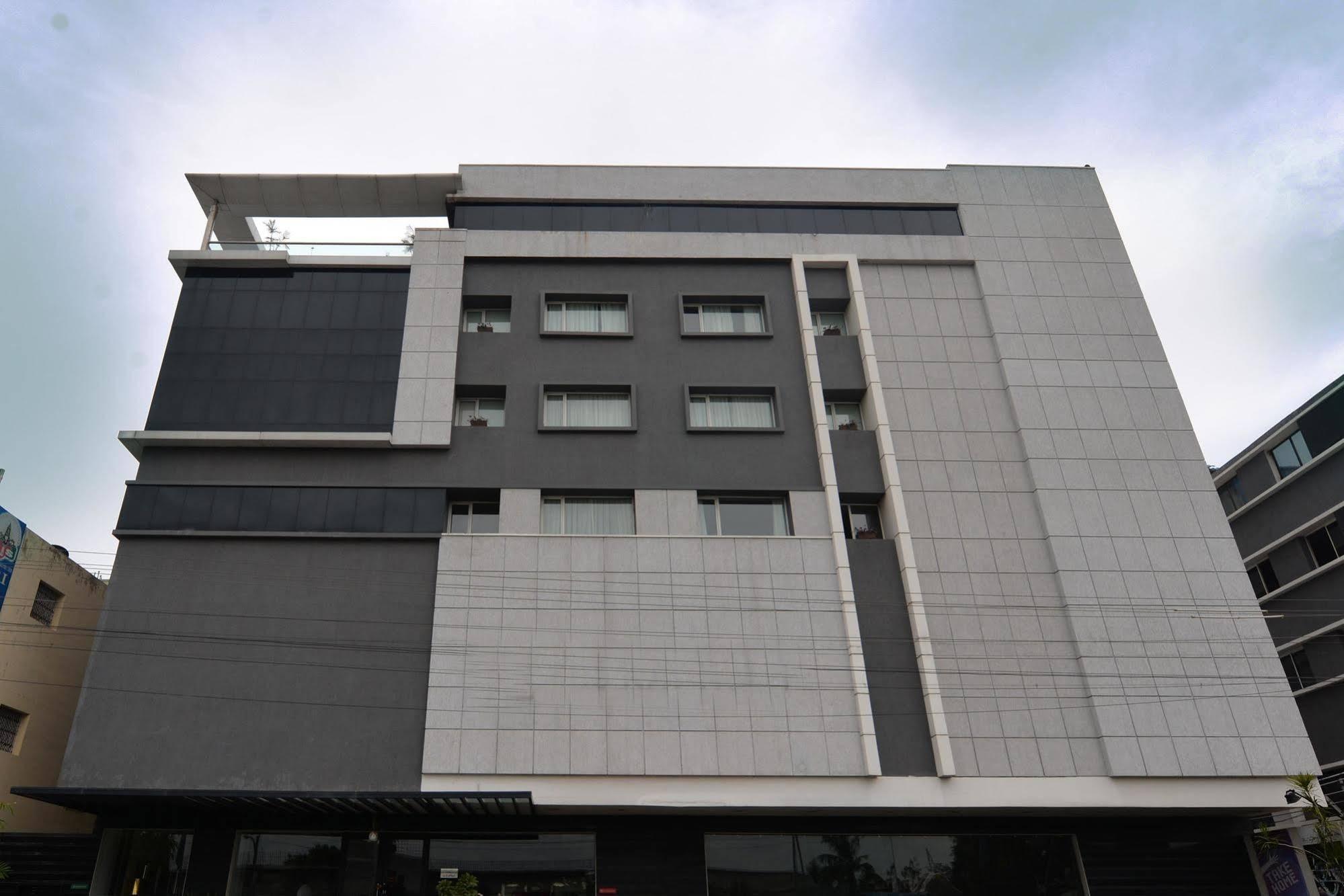 The Kay Hotel,,3 star